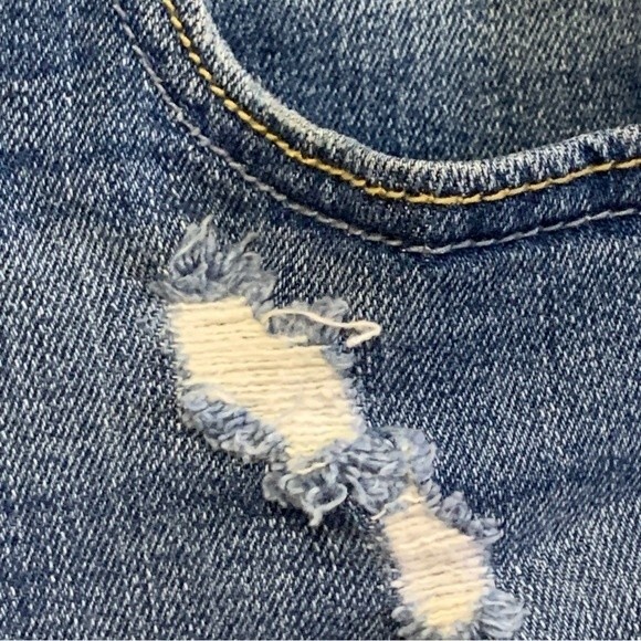 Hollister Medium Wash Distressed Ripped Low Rise Cuffed Midi Shorts Size 5/27 - Picture 6 of 14